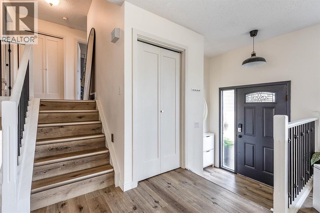 37 Sunflower Court SE, Medicine Hat, Alberta  T1B 2H6 - Photo 6 - A2339593