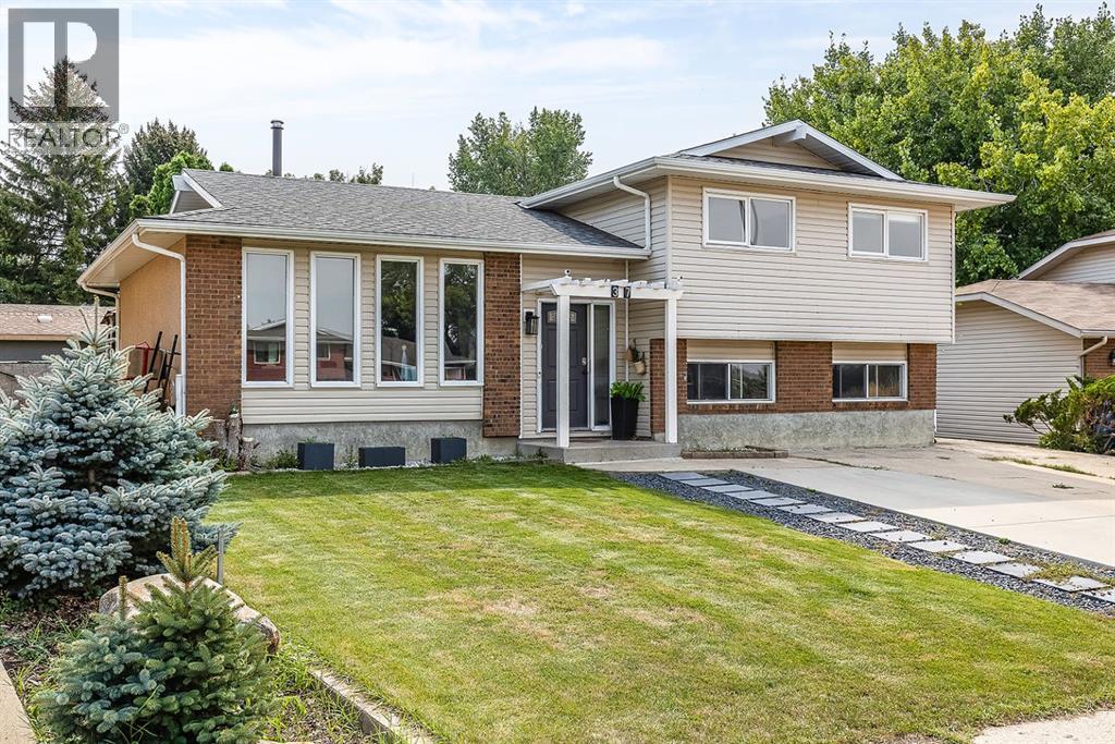 37 Sunflower Court SE, Medicine Hat, Alberta  T1B 2H6 - Photo 3 - A2339593