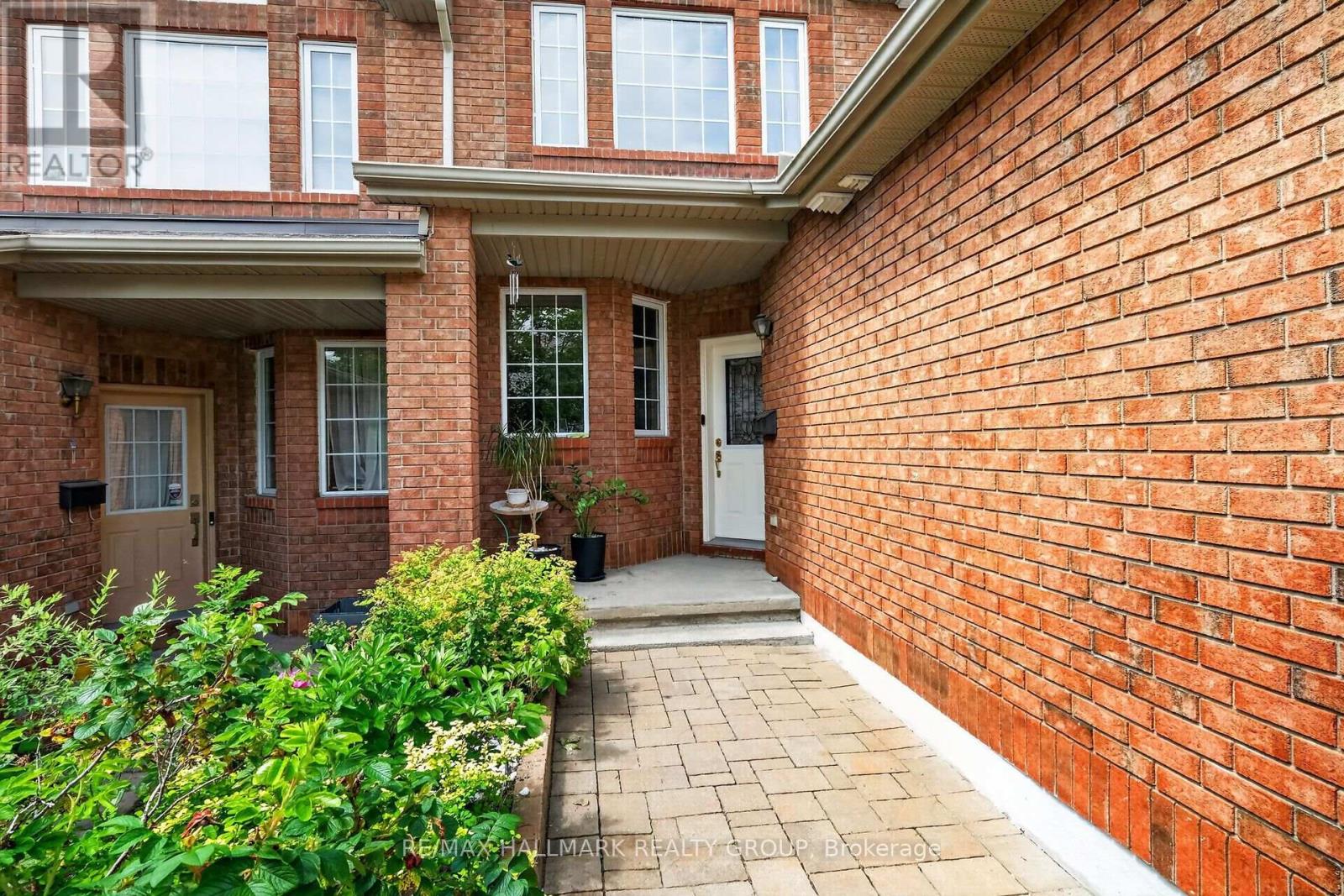 174 Carwood Circle W, Ottawa, Ontario  K1K 4V6 - Photo 2 - X13639188