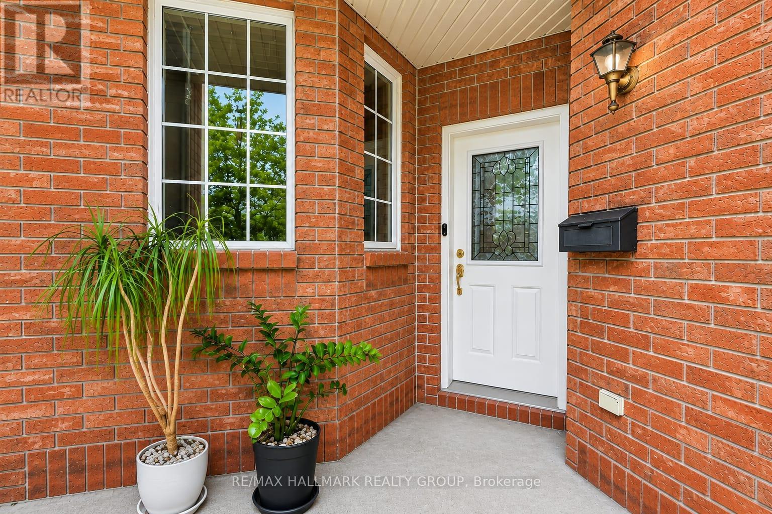 174 Carwood Circle W, Ottawa, Ontario  K1K 4V6 - Photo 3 - X13639188