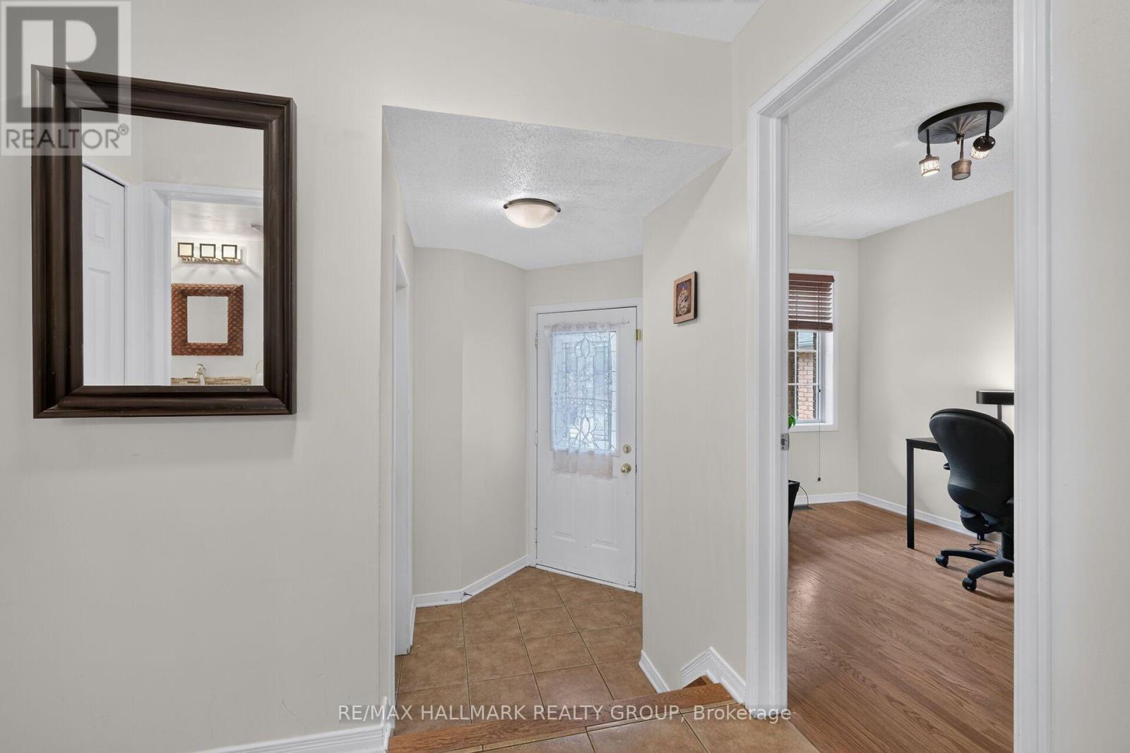 174 Carwood Circle W, Ottawa, Ontario  K1K 4V6 - Photo 5 - X13639188