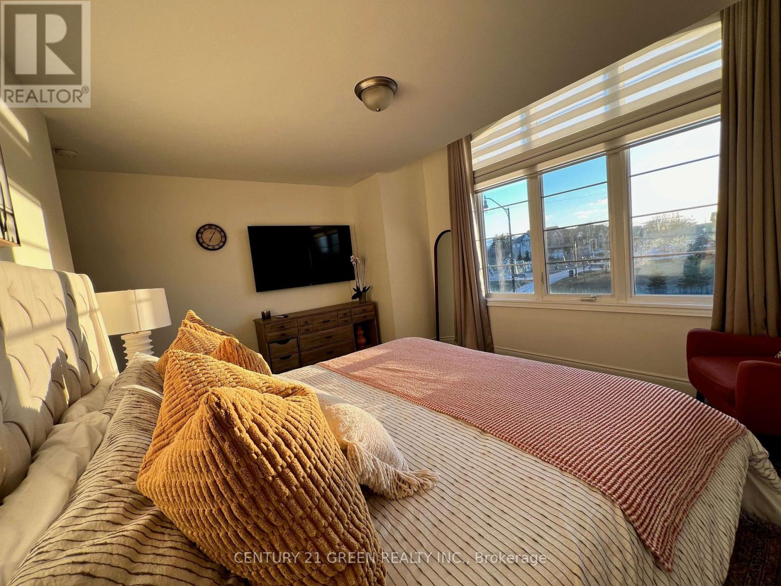 Main & 2nd Floor - 37 Prairie Creek Crescent, Brampton, Ontario  L6Y 6C9 - Photo 11 - W13724598