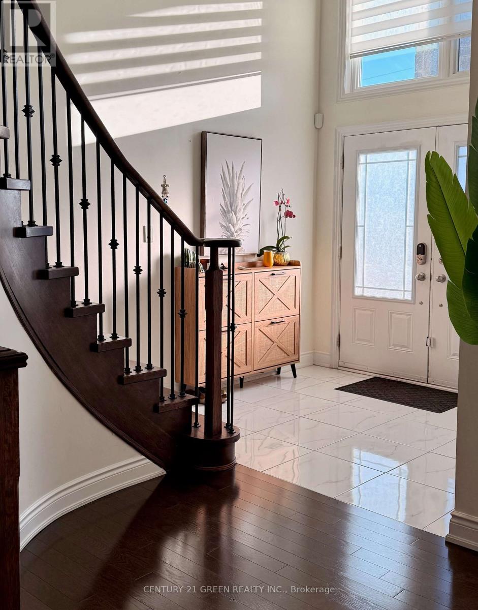 Main & 2nd Floor - 37 Prairie Creek Crescent, Brampton, Ontario  L6Y 6C9 - Photo 3 - W13724598