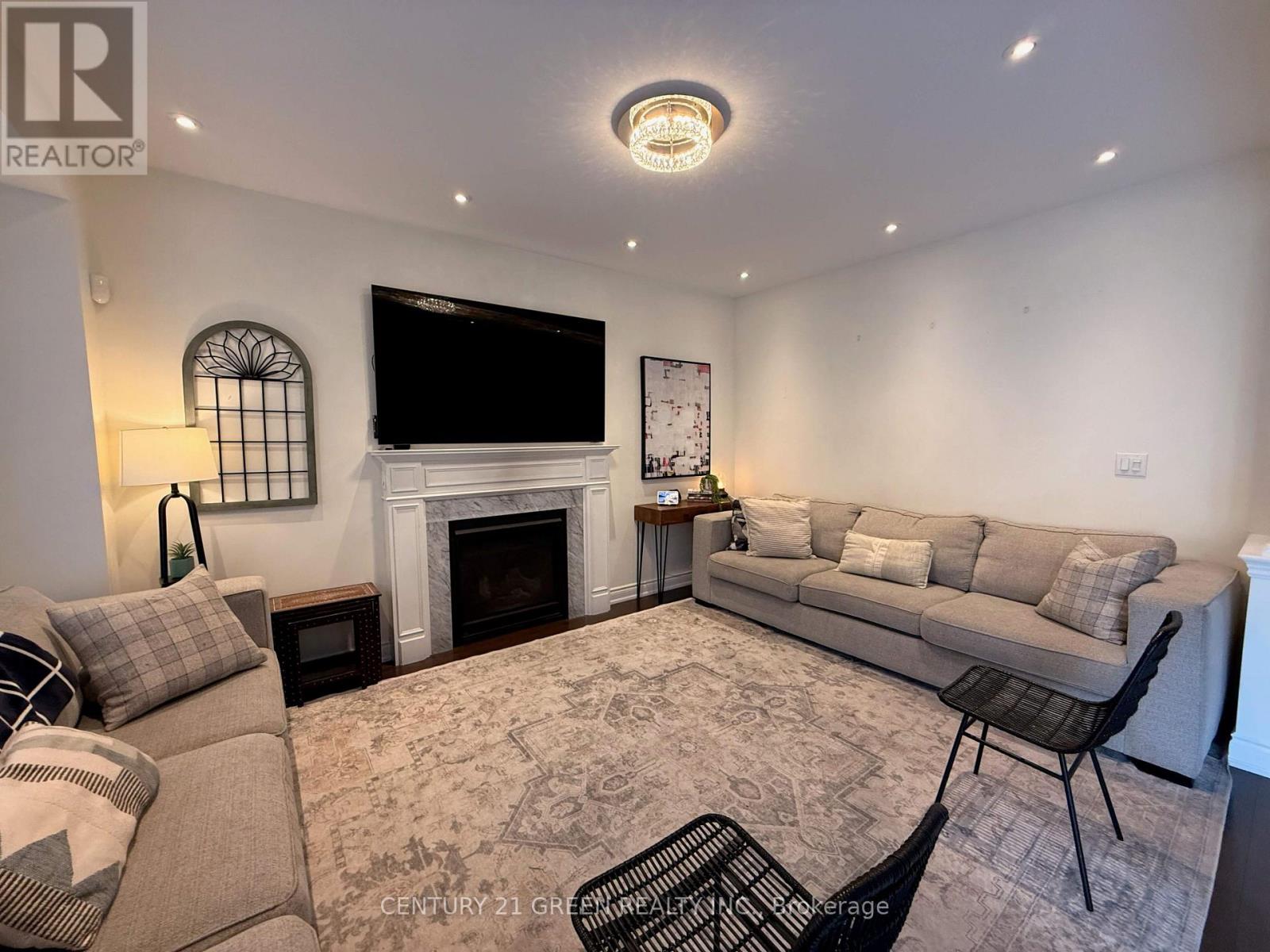 Main & 2nd Floor - 37 Prairie Creek Crescent, Brampton, Ontario  L6Y 6C9 - Photo 5 - W13724598