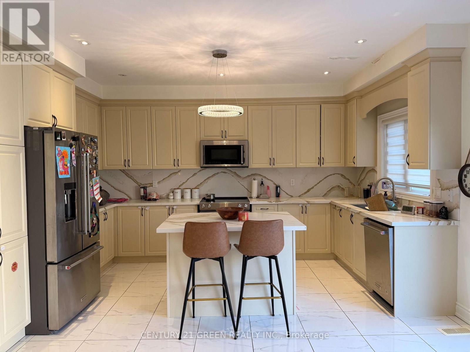 Main & 2nd Floor - 37 Prairie Creek Crescent, Brampton, Ontario  L6Y 6C9 - Photo 6 - W13724598