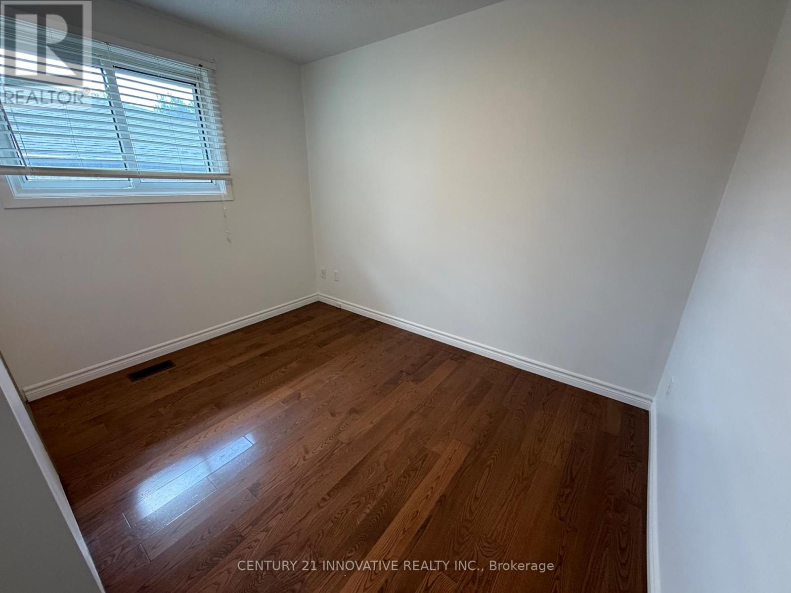 Upper - 541 Chamberlain Road, Burlington, Ontario  L7L 2V2 - Photo 11 - W13724612
