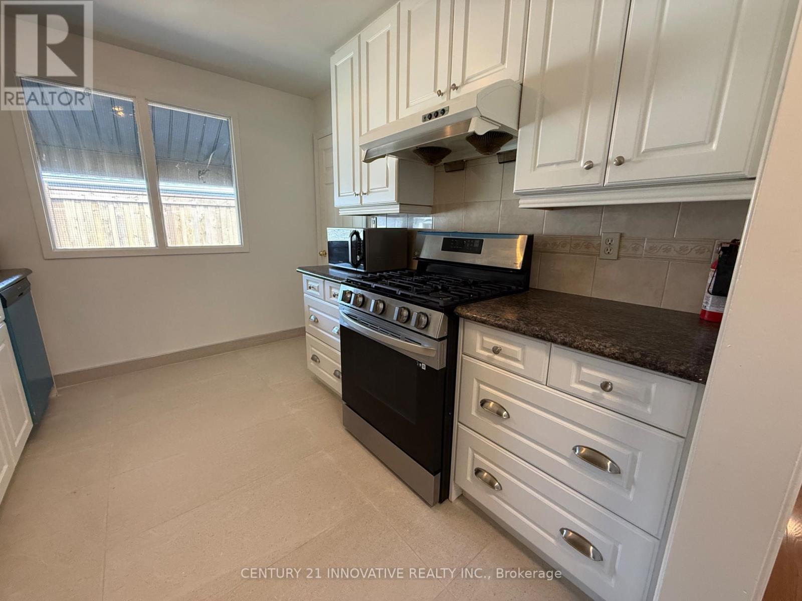 Upper - 541 Chamberlain Road, Burlington, Ontario  L7L 2V2 - Photo 17 - W13724612