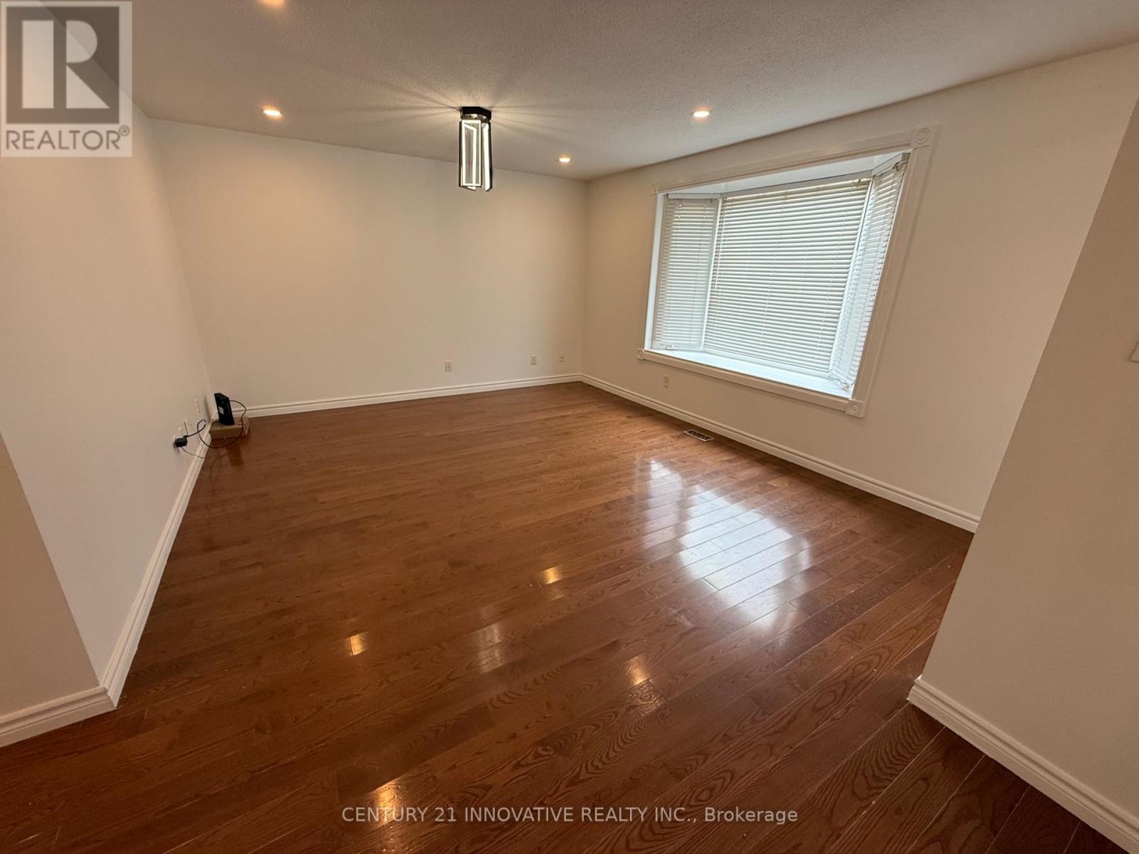 Upper - 541 Chamberlain Road, Burlington, Ontario  L7L 2V2 - Photo 5 - W13724612