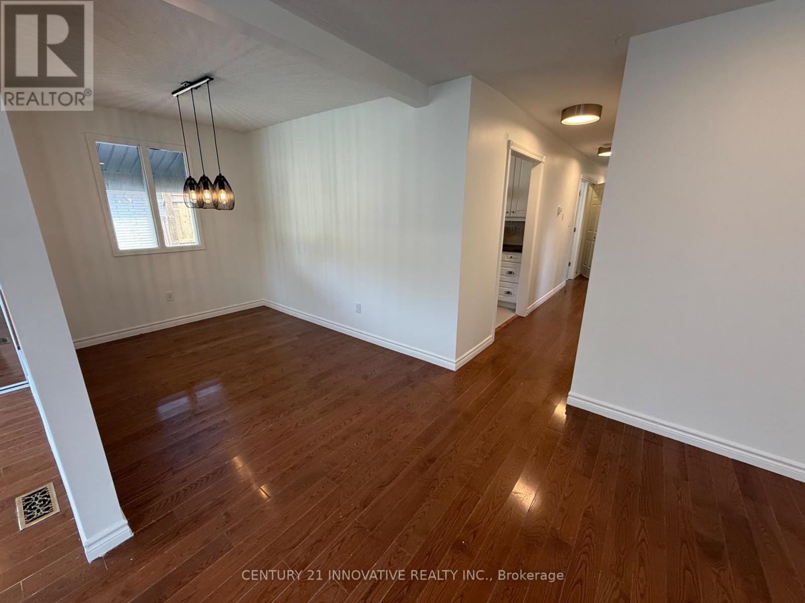 Upper - 541 Chamberlain Road, Burlington, Ontario  L7L 2V2 - Photo 6 - W13724612