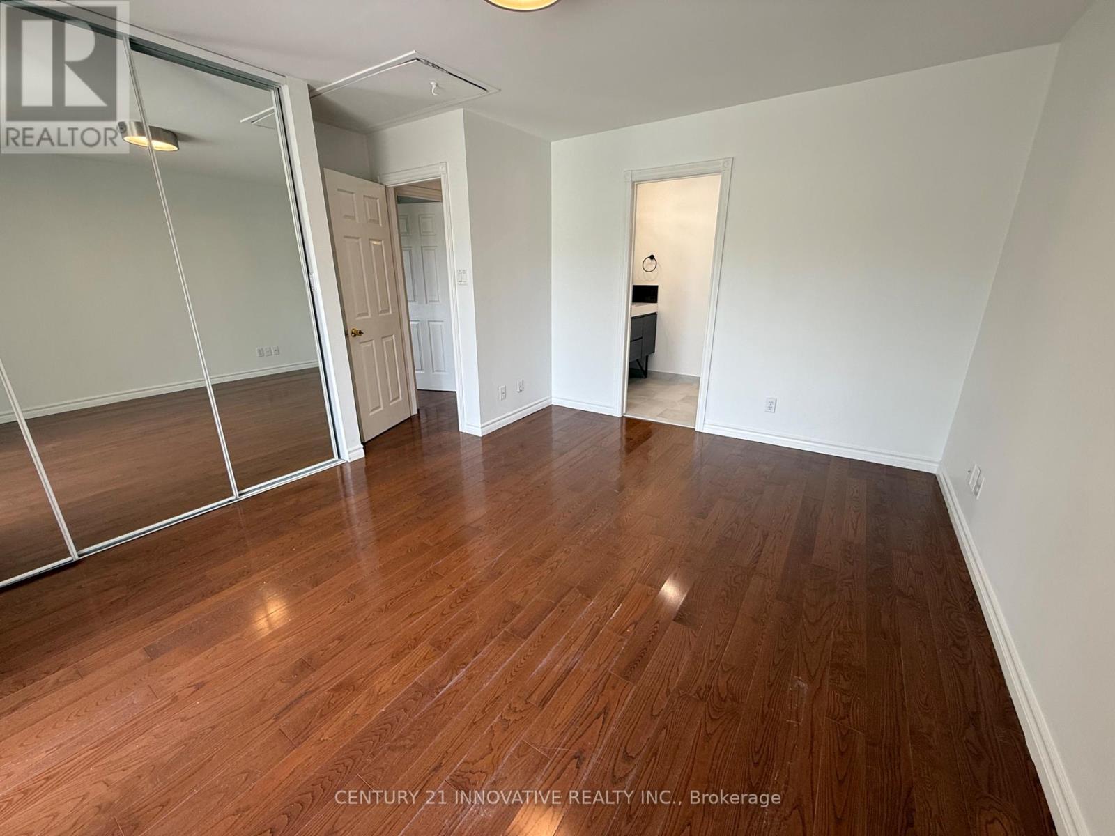 Upper - 541 Chamberlain Road, Burlington, Ontario  L7L 2V2 - Photo 7 - W13724612
