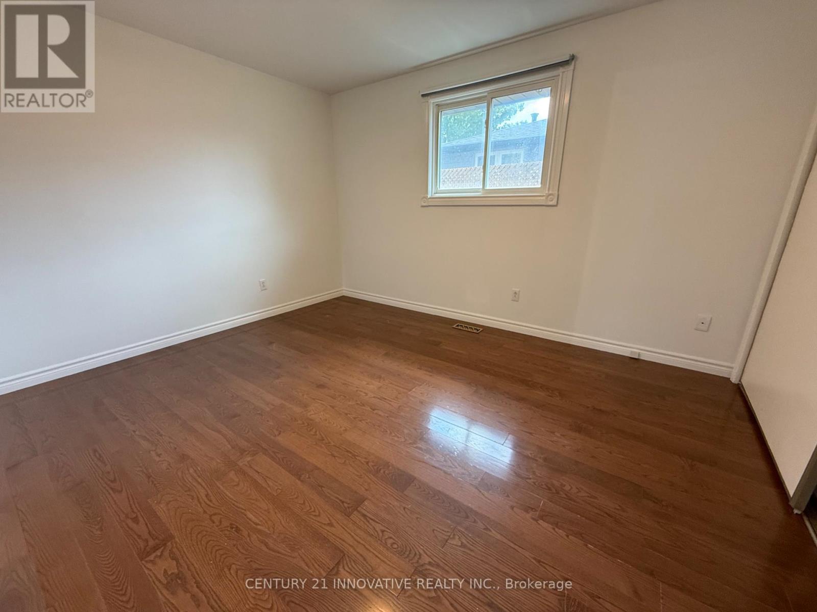Upper - 541 Chamberlain Road, Burlington, Ontario  L7L 2V2 - Photo 9 - W13724612