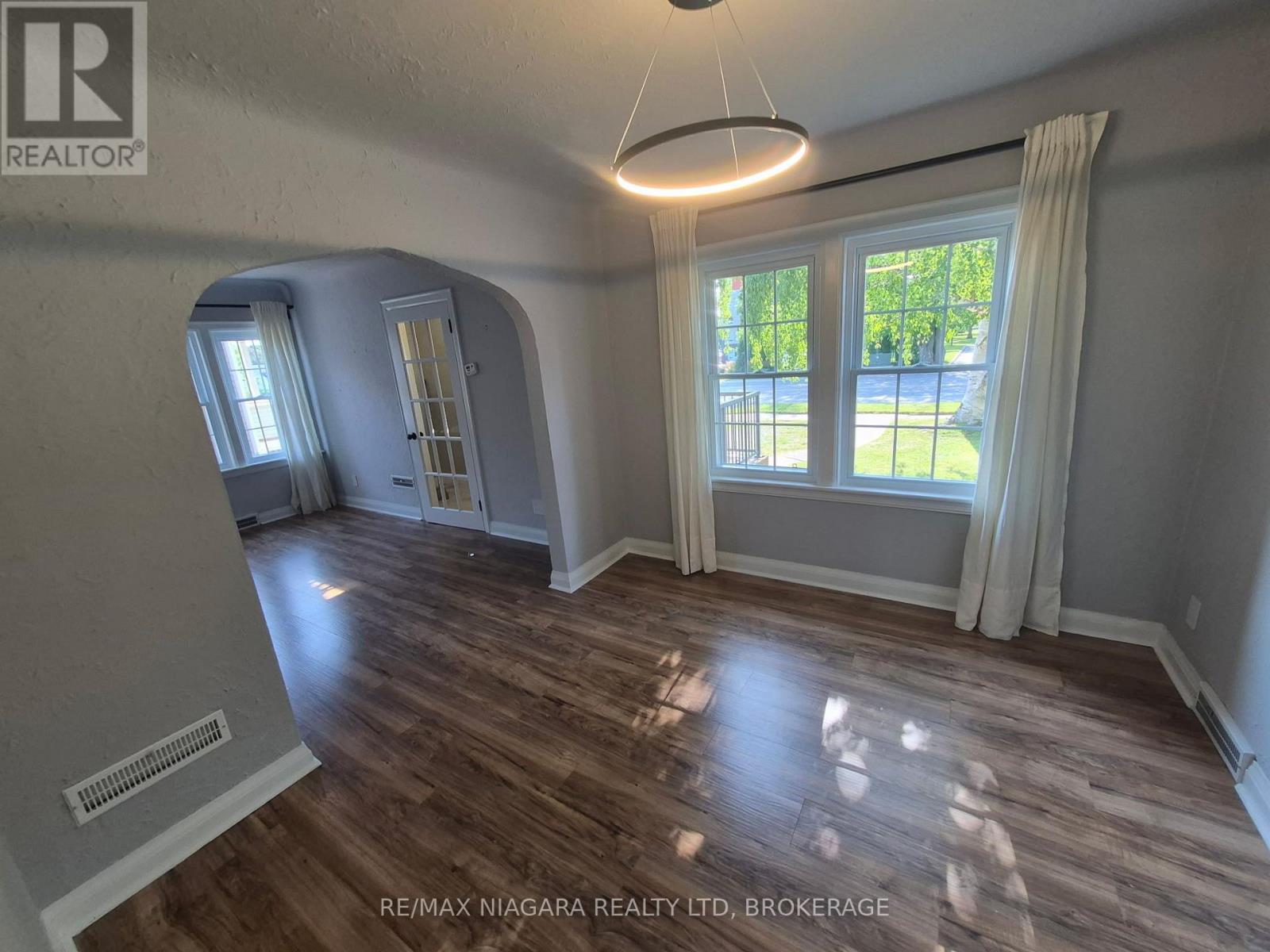 5944 Dorchester Road, Niagara Falls, Ontario L2G 5S9 - Photo 10 - X13724626