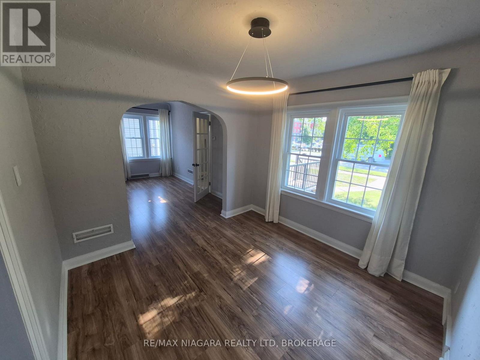 5944 Dorchester Road, Niagara Falls, Ontario L2G 5S9 - Photo 11 - X13724626