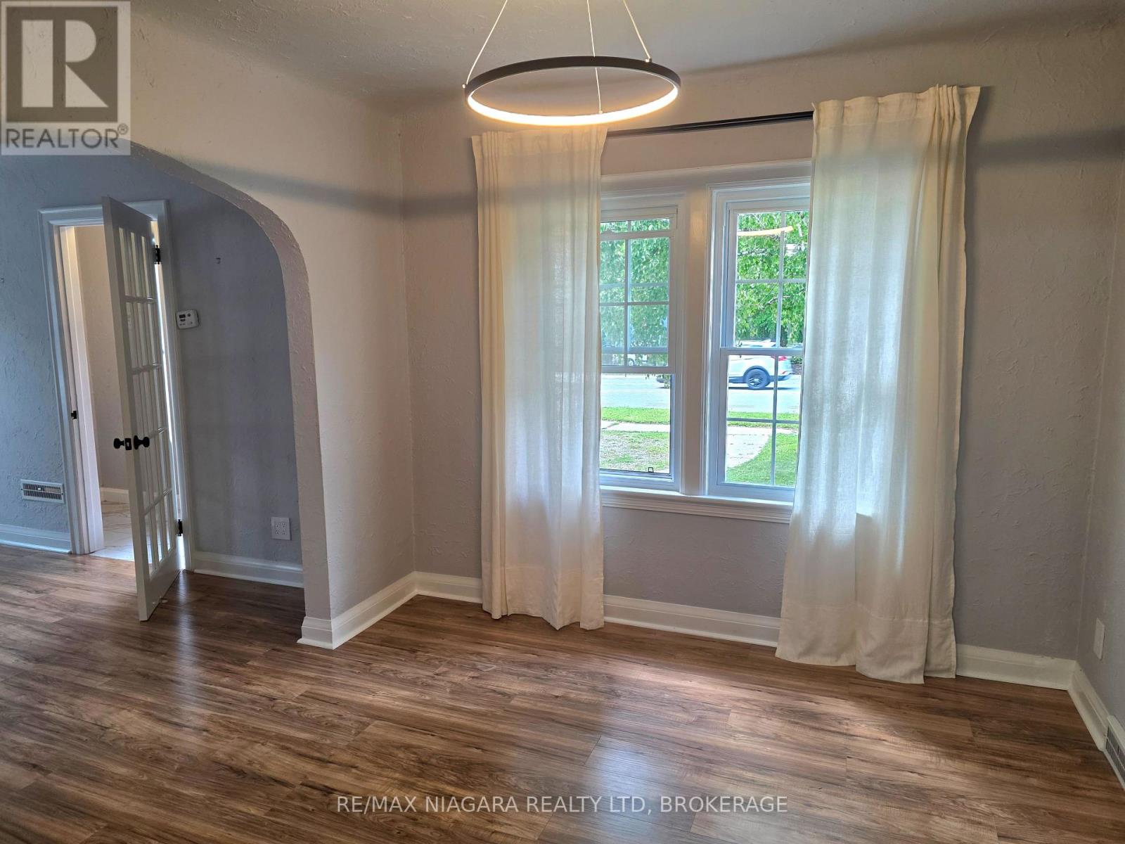 5944 Dorchester Road, Niagara Falls, Ontario L2G 5S9 - Photo 12 - X13724626