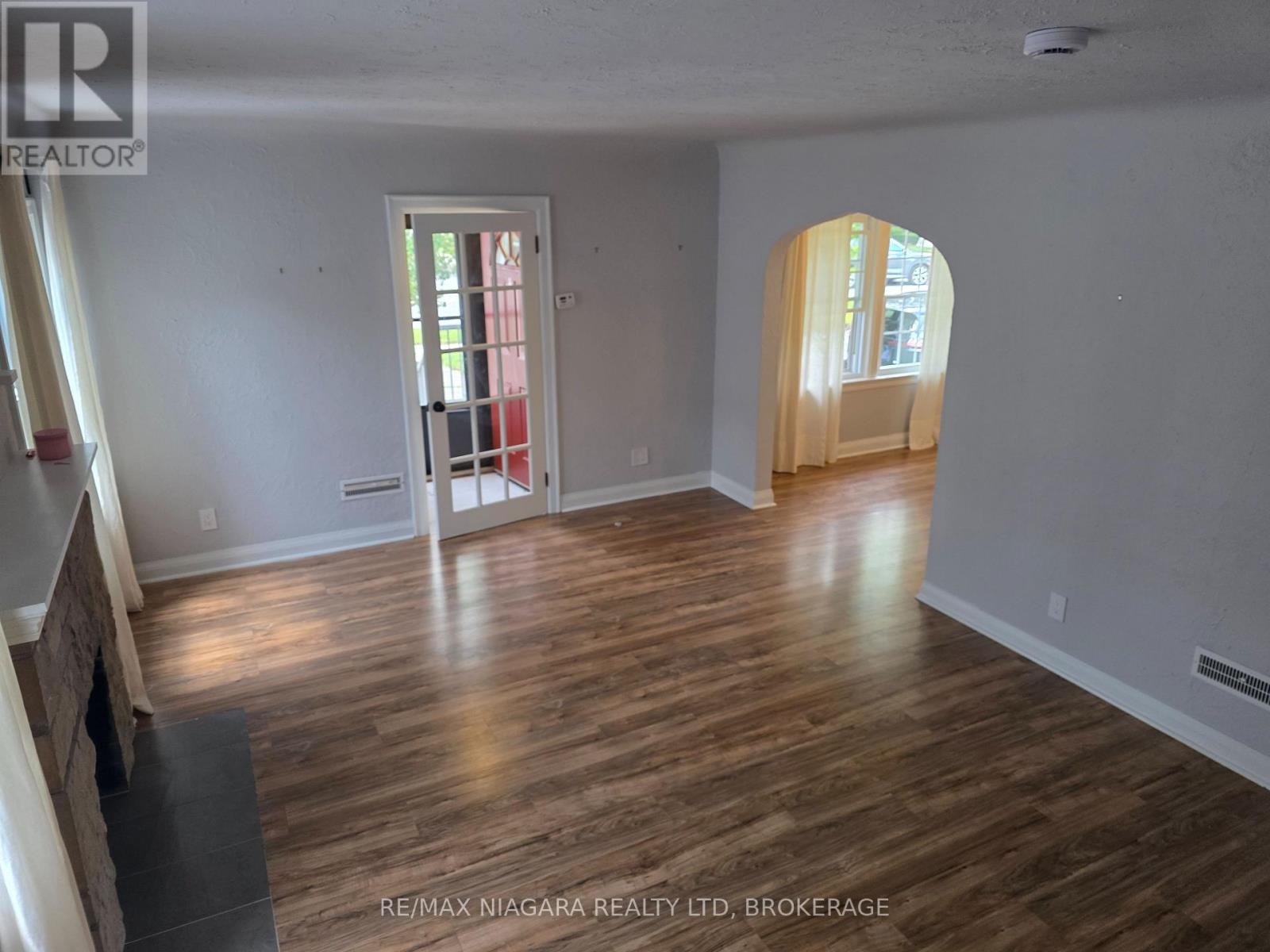 5944 Dorchester Road, Niagara Falls, Ontario L2G 5S9 - Photo 6 - X13724626