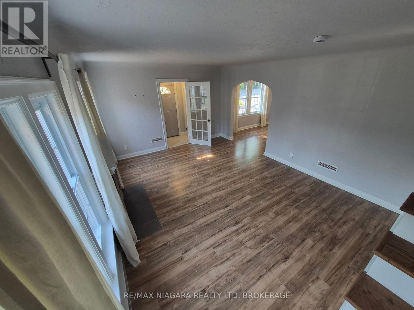 5944 Dorchester Road, Niagara Falls, Ontario L2G 5S9 - Photo 7 - X13724626
