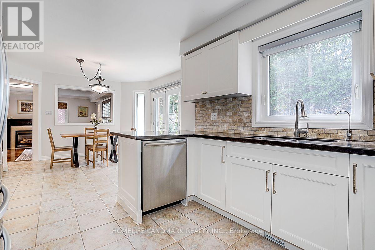 31 Crimson Ridge Road, Barrie, Ontario  L4N 9R8 - Photo 11 - S13721562
