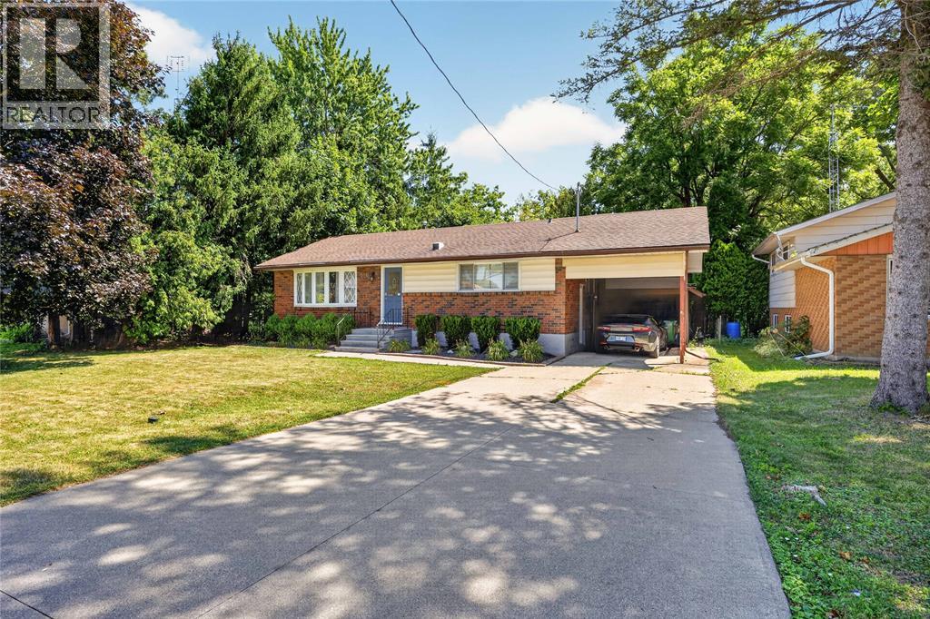 516 MAUDE STREET Petrolia Ontario Canada N0N1R0 3