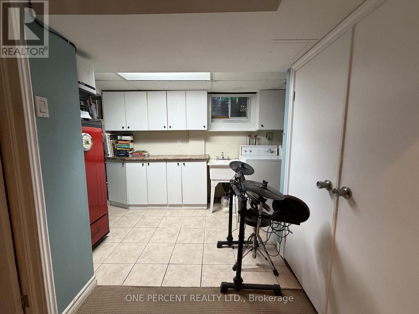 112 Yore Road, Toronto, Ontario M6M 1X1 - Photo 13 - W13724636