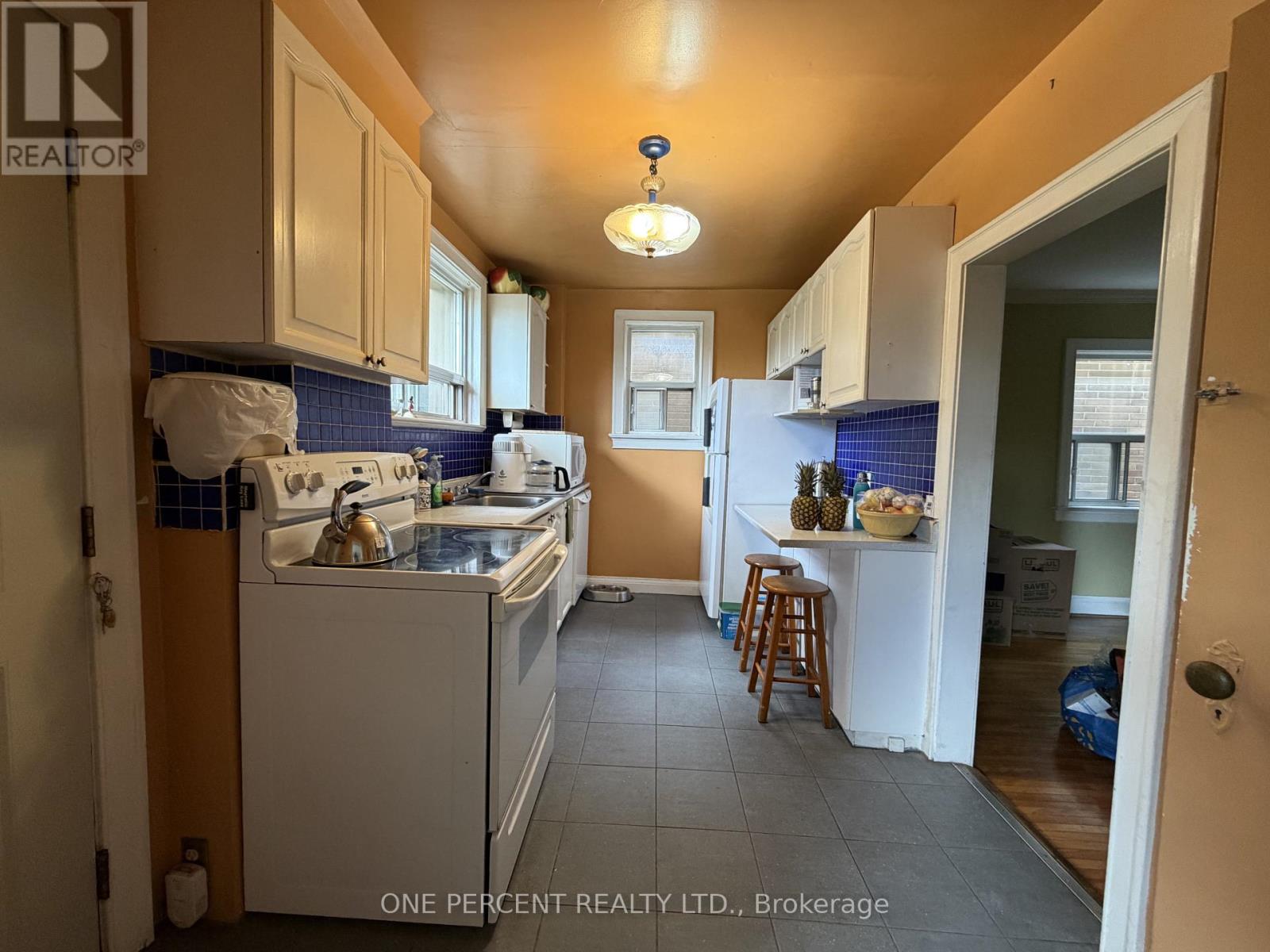112 Yore Road, Toronto, Ontario M6M 1X1 - Photo 8 - W13724636