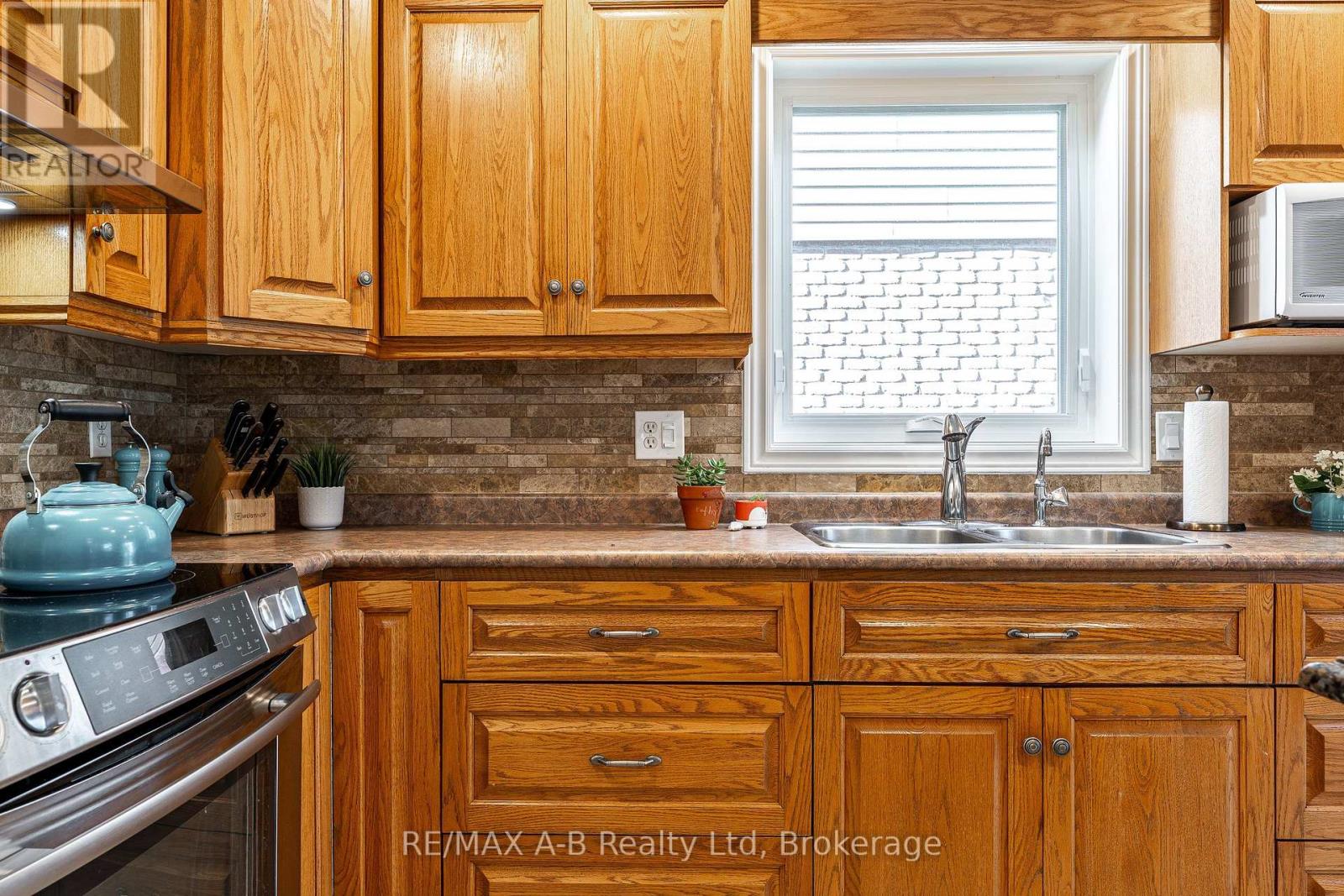 10 Buckingham Drive, Stratford, Ontario  N5A 7Z9 - Photo 9 - X13723492