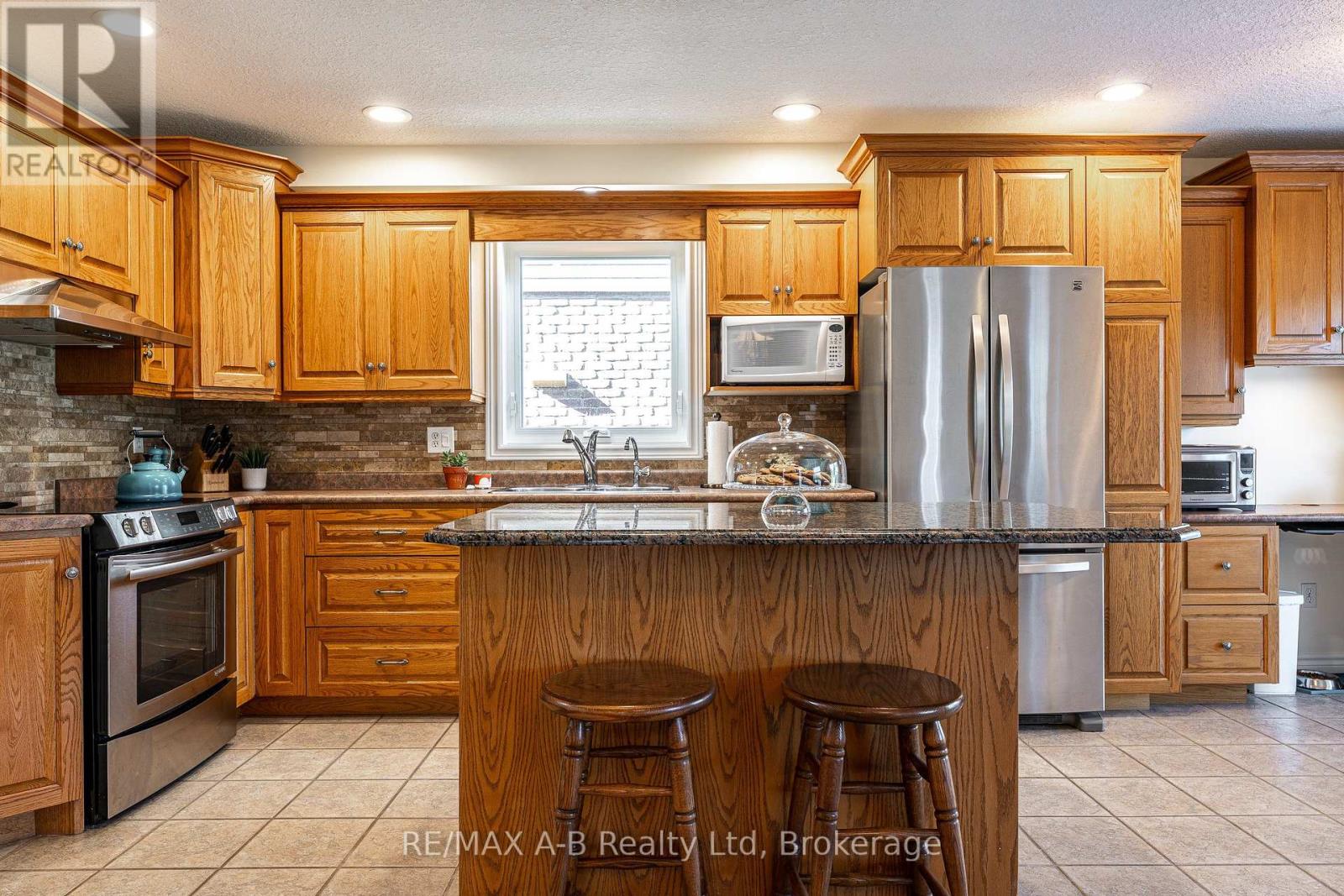 10 Buckingham Drive, Stratford, Ontario  N5A 7Z9 - Photo 8 - X13723492