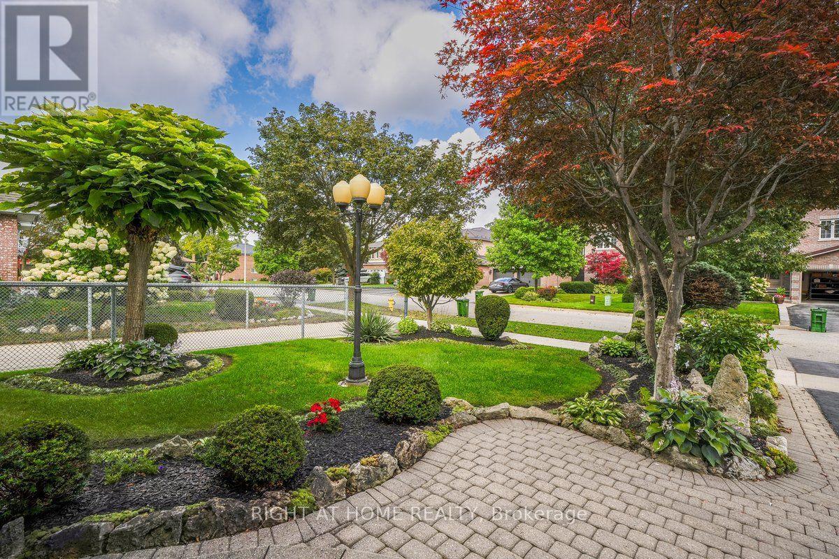 22 Romac Drive, Toronto, Ontario  M1C 5H1 - Photo 4 - E13724590