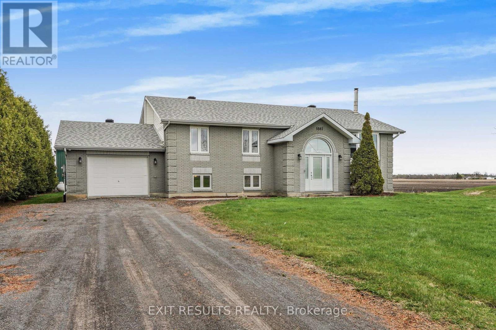1887 Champlain Street, Clarence-Rocklan, Ontario  K0A 1N0 - Photo 3 - X13724642