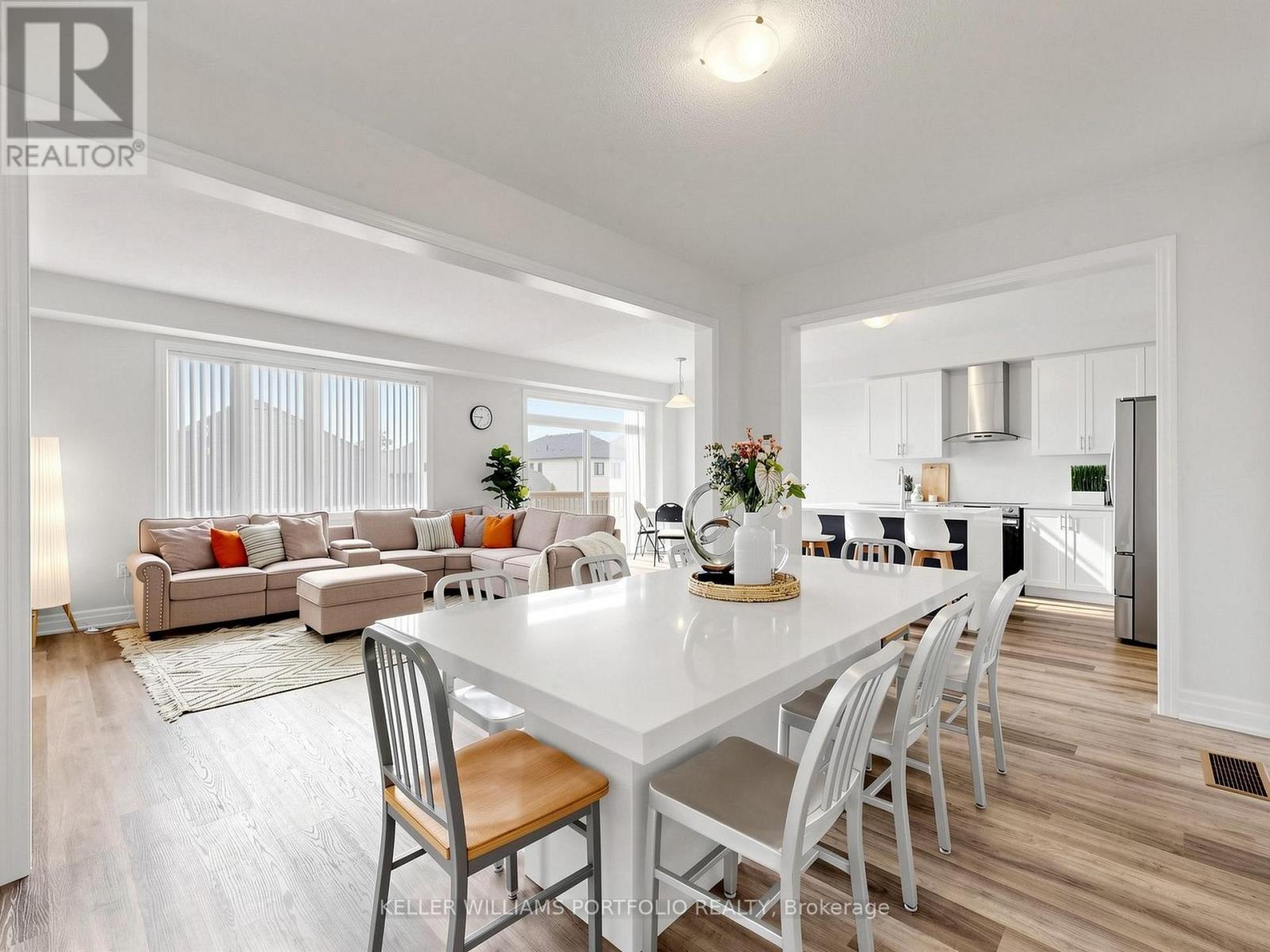 23 Rosanne Circle, Wasaga Beach, Ontario  L9Z 0N4 - Photo 4 - S13724650