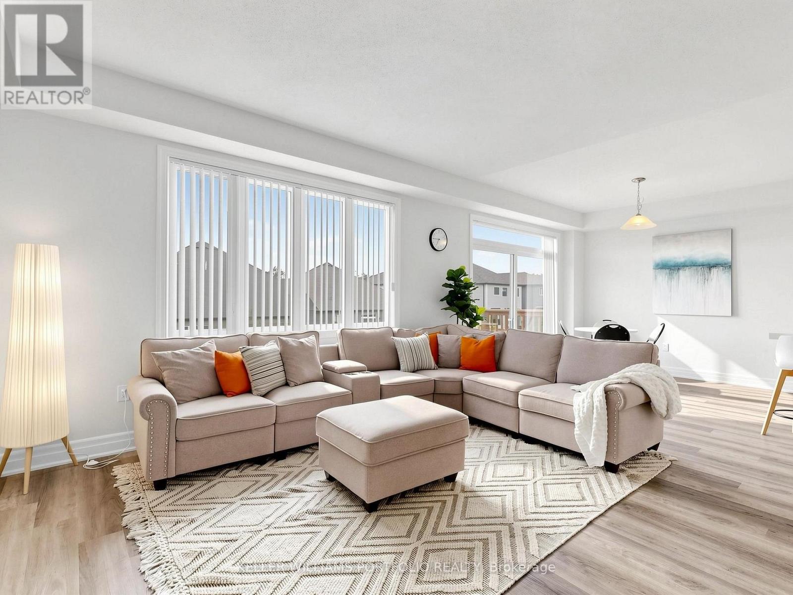 23 Rosanne Circle, Wasaga Beach, Ontario  L9Z 0N4 - Photo 5 - S13724650