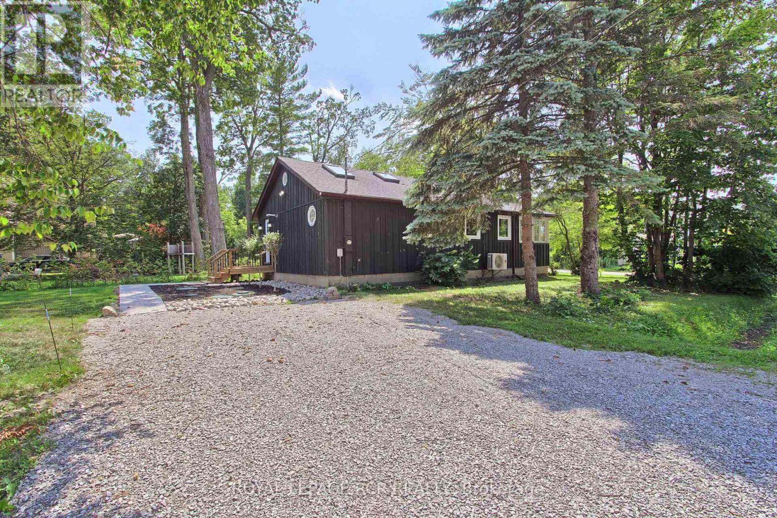 3967 Algonquin Avenue, Innisfil, Ontario  L9S 2M1 - Photo 2 - N13567942