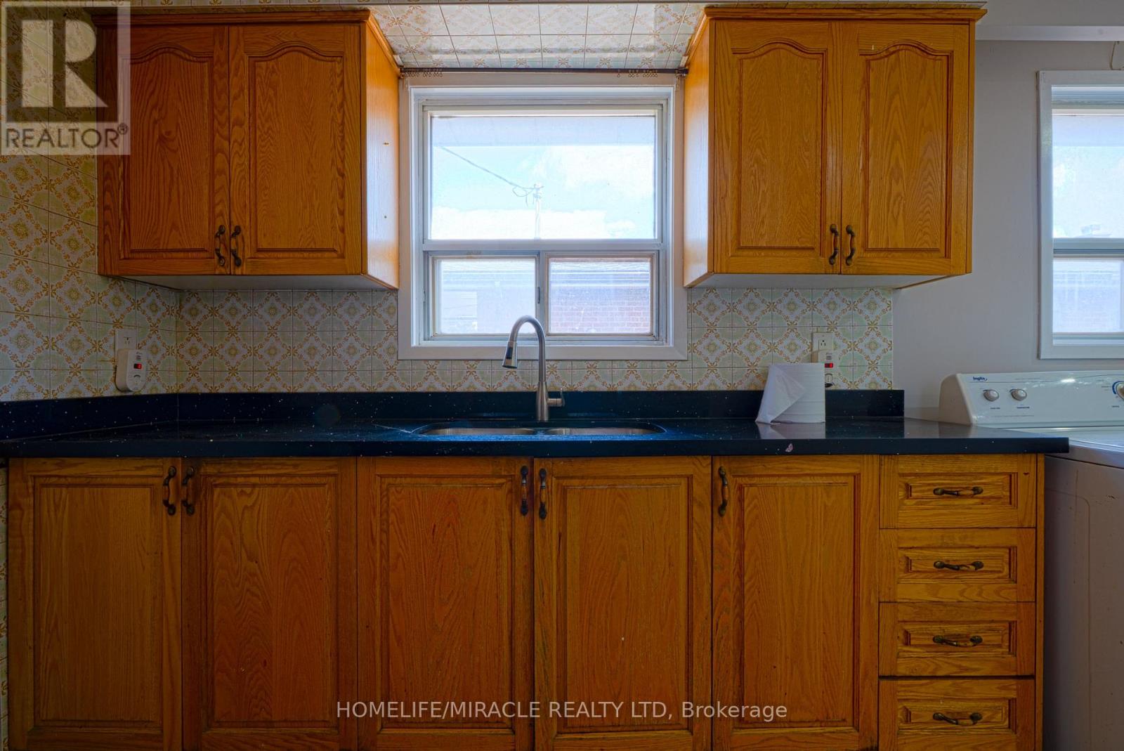 2931 Islington Avenue, Toronto, Ontario  M9L 2K3 - Photo 3 - W13658252