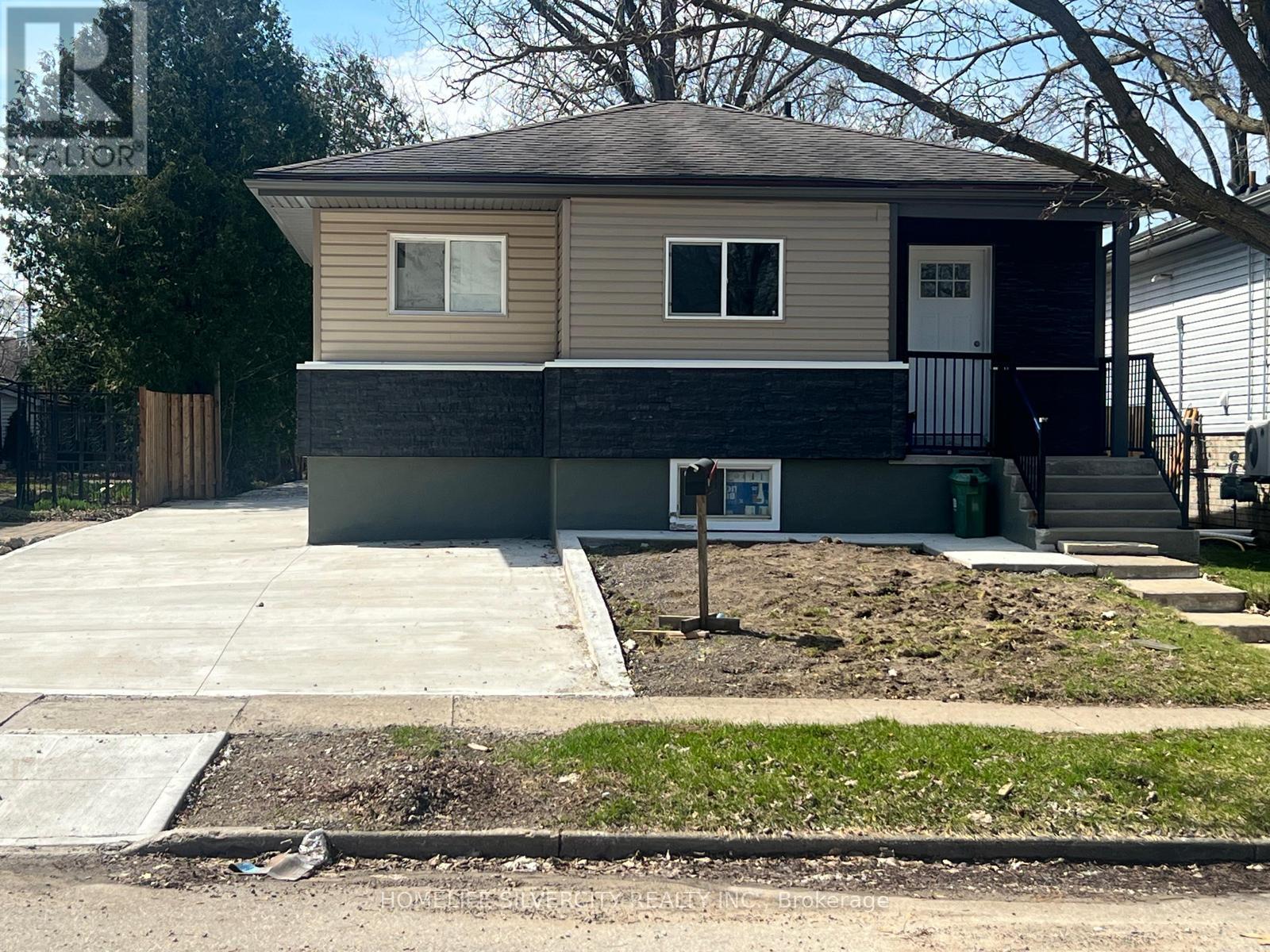 221 Emerson Avenue S, London South, Ontario  N5V 3L5 - Photo 3 - X13707684
