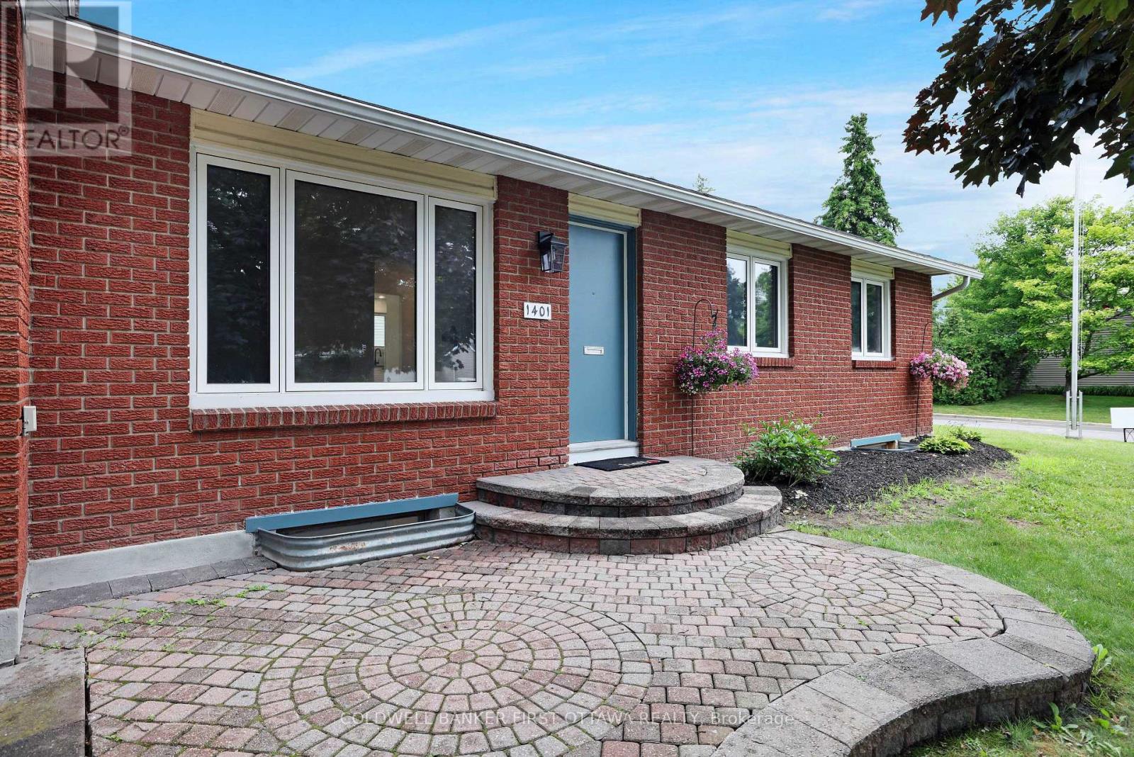 1401 Metz Crescent, Ottawa, Ontario  K1K 3Z7 - Photo 2 - X13724428