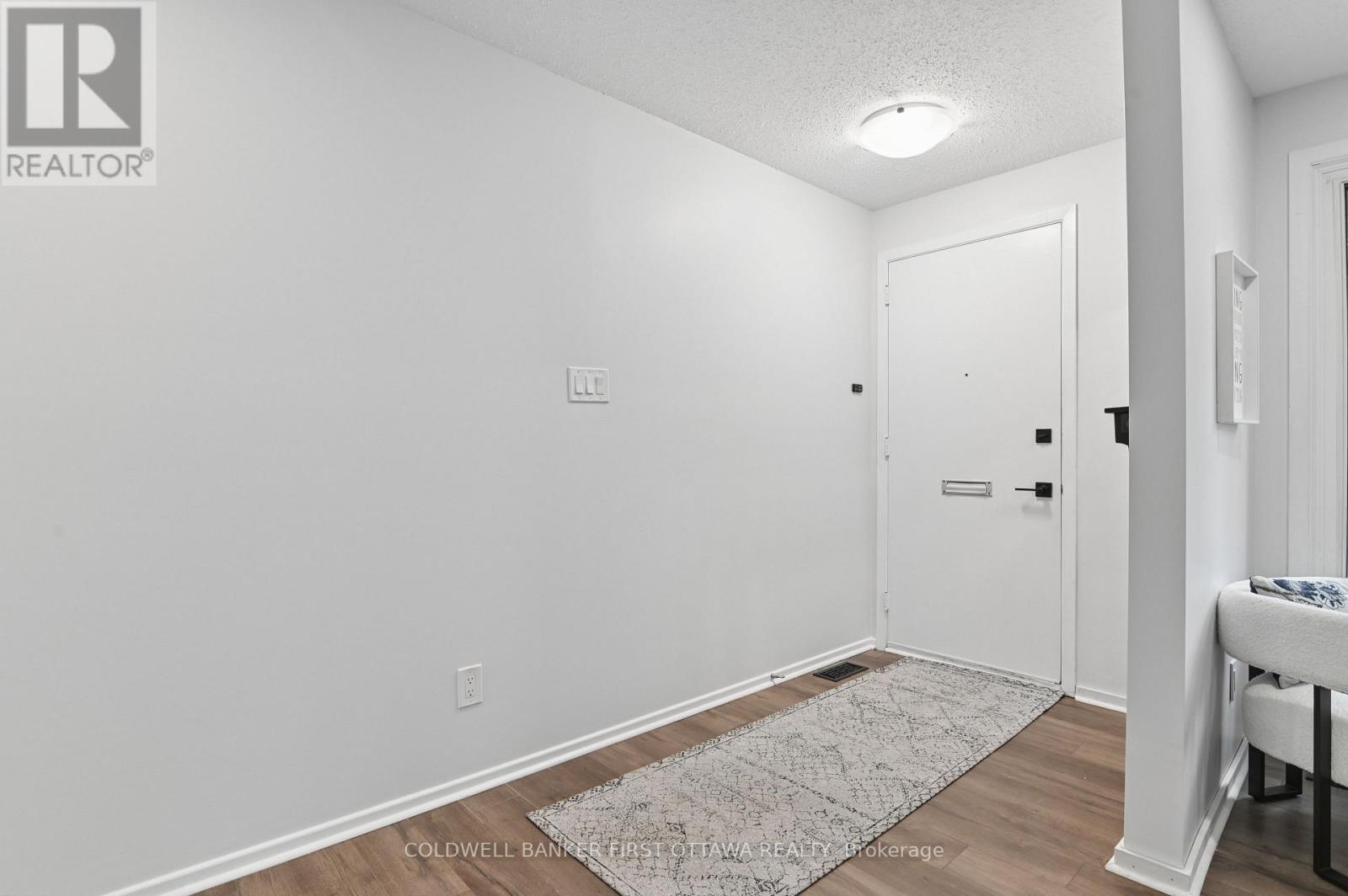1401 Metz Crescent, Ottawa, Ontario  K1K 3Z7 - Photo 3 - X13724428