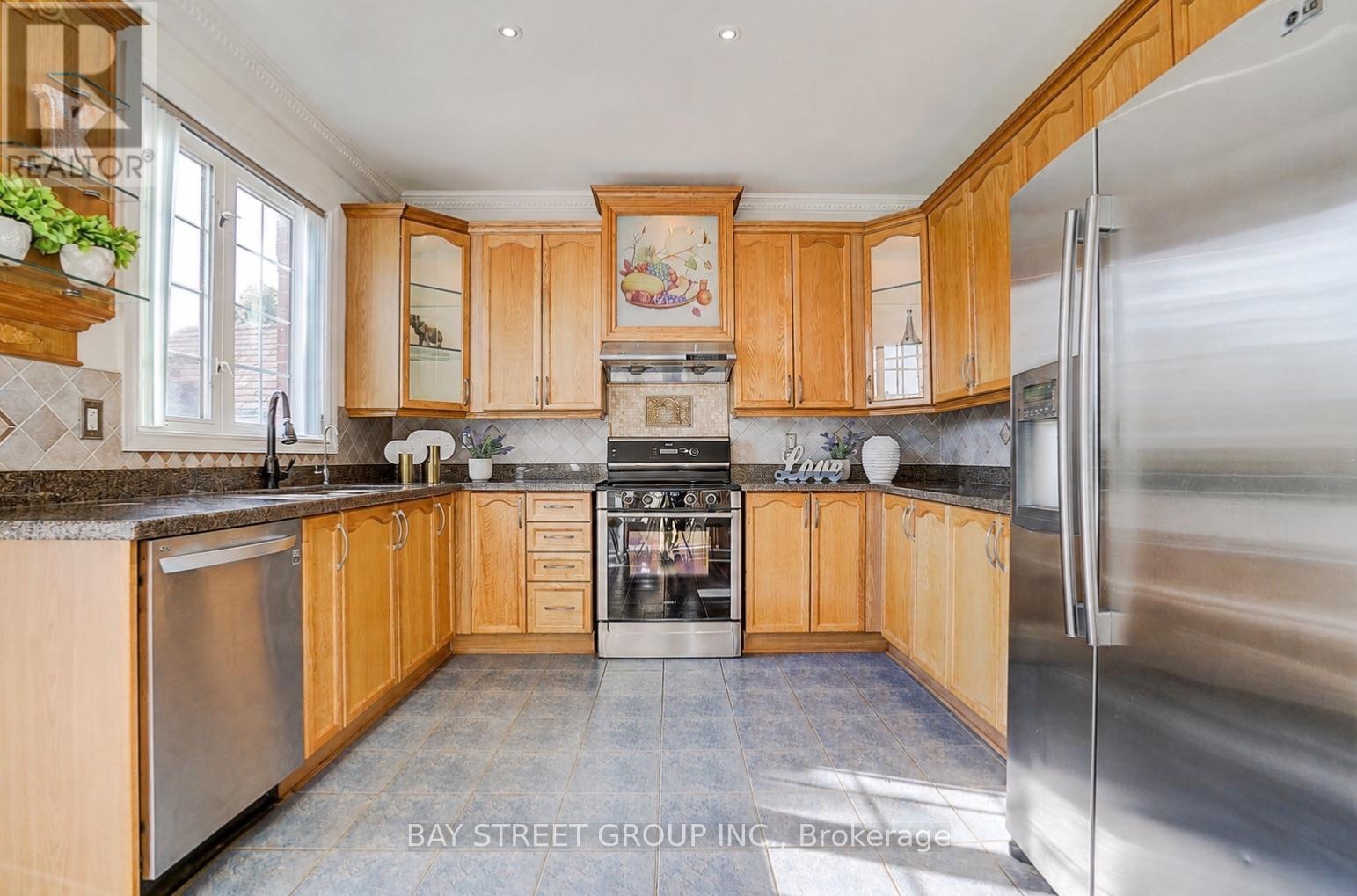 57 Gail Parks Crescent, Newmarket, Ontario  L3X 3B9 - Photo 6 - N13660674