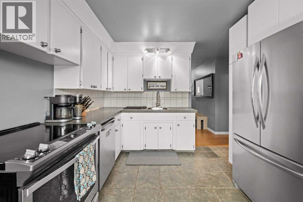 46 Westwood Drive SW, Calgary, Alberta  T3C 2V7 - Photo 10 - A2340895