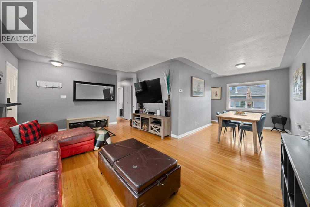 46 Westwood Drive SW, Calgary, Alberta  T3C 2V7 - Photo 6 - A2340895