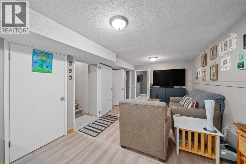46 Westwood Drive SW, Calgary, Alberta  T3C 2V7 - Photo 19 - A2340895