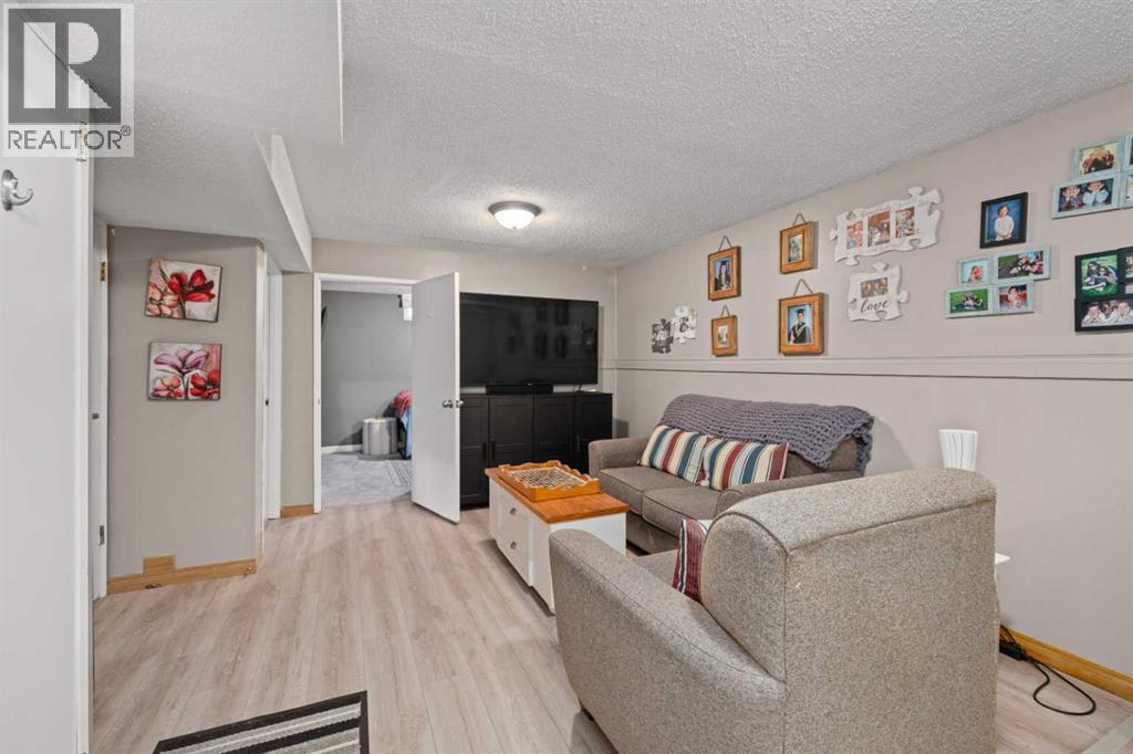46 Westwood Drive SW, Calgary, Alberta  T3C 2V7 - Photo 20 - A2340895