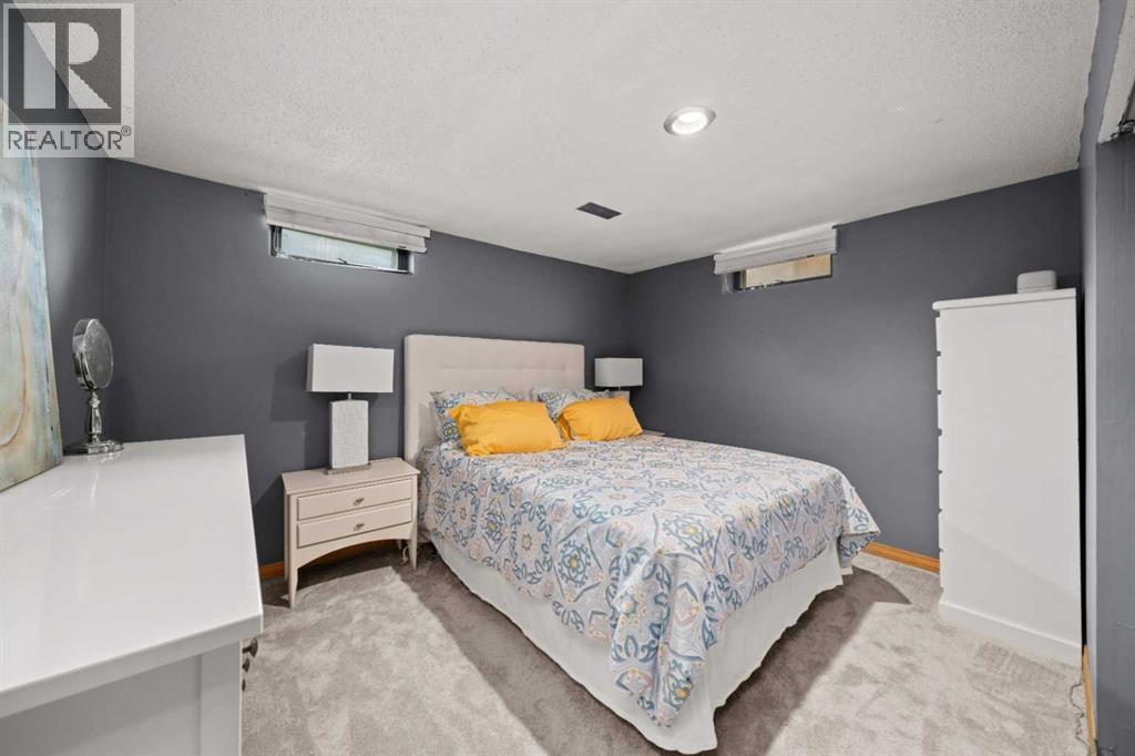 46 Westwood Drive SW, Calgary, Alberta  T3C 2V7 - Photo 24 - A2340895