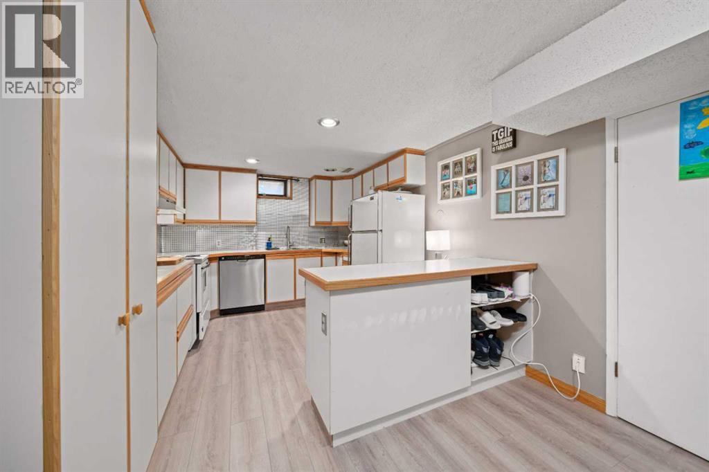 46 Westwood Drive SW, Calgary, Alberta  T3C 2V7 - Photo 23 - A2340895