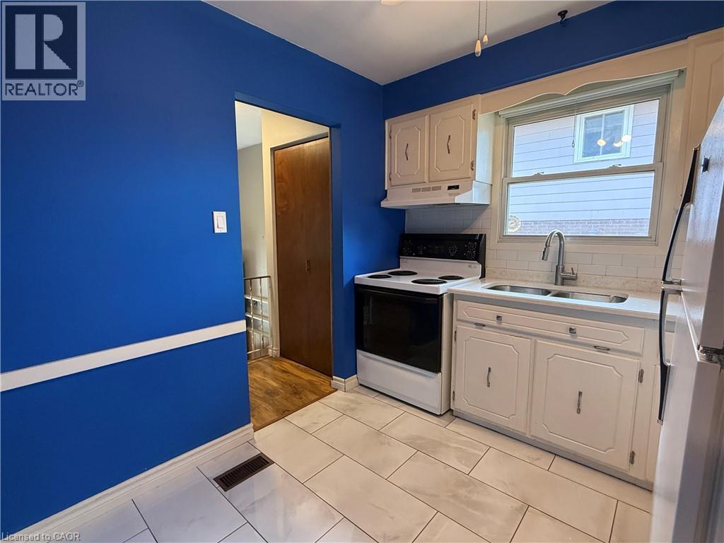 284 Bakersfield Drive, Cambridge, Ontario  N1R 6X7 - Photo 3 - 40859222