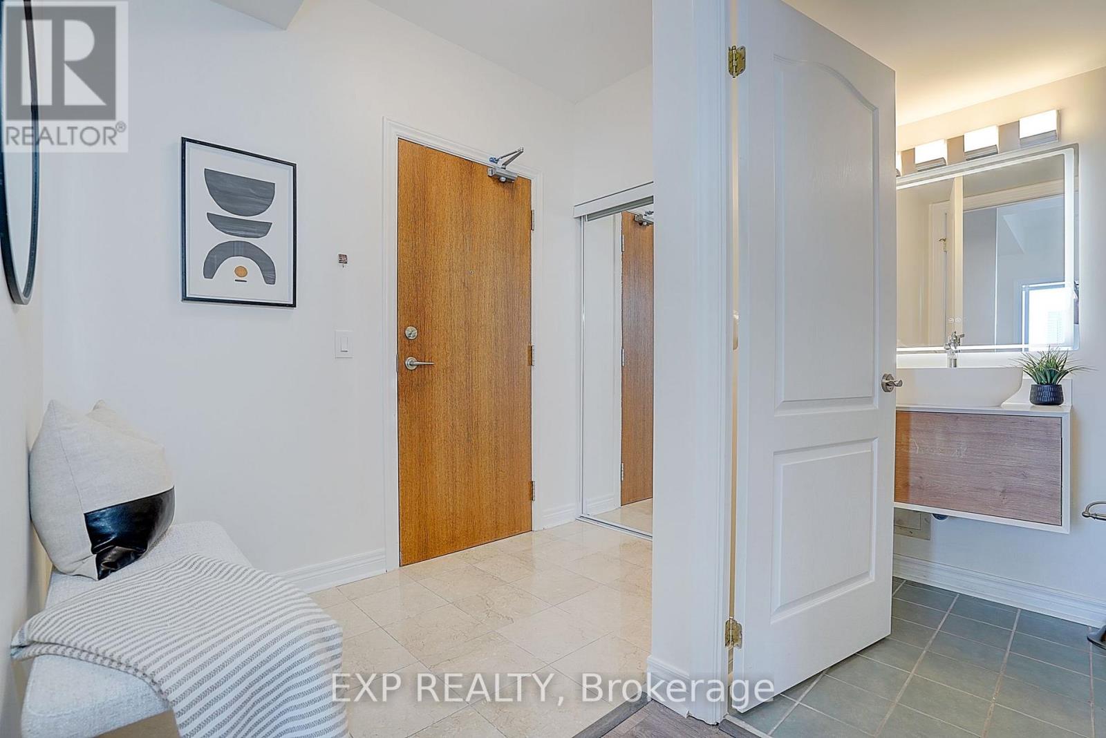 1404 - 60 Disera Drive, Vaughan, Ontario  L4J 9G1 - Photo 3 - N13724798