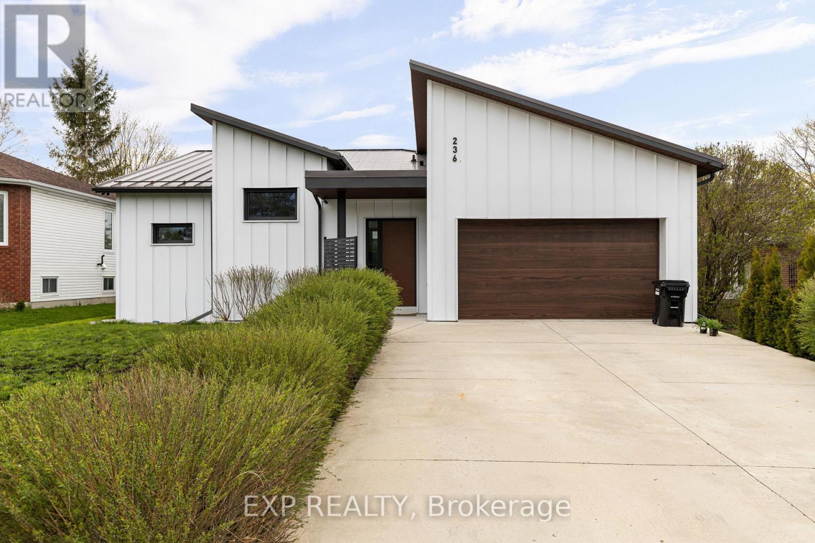 236 COX MILL ROAD, Barrie, Ontario