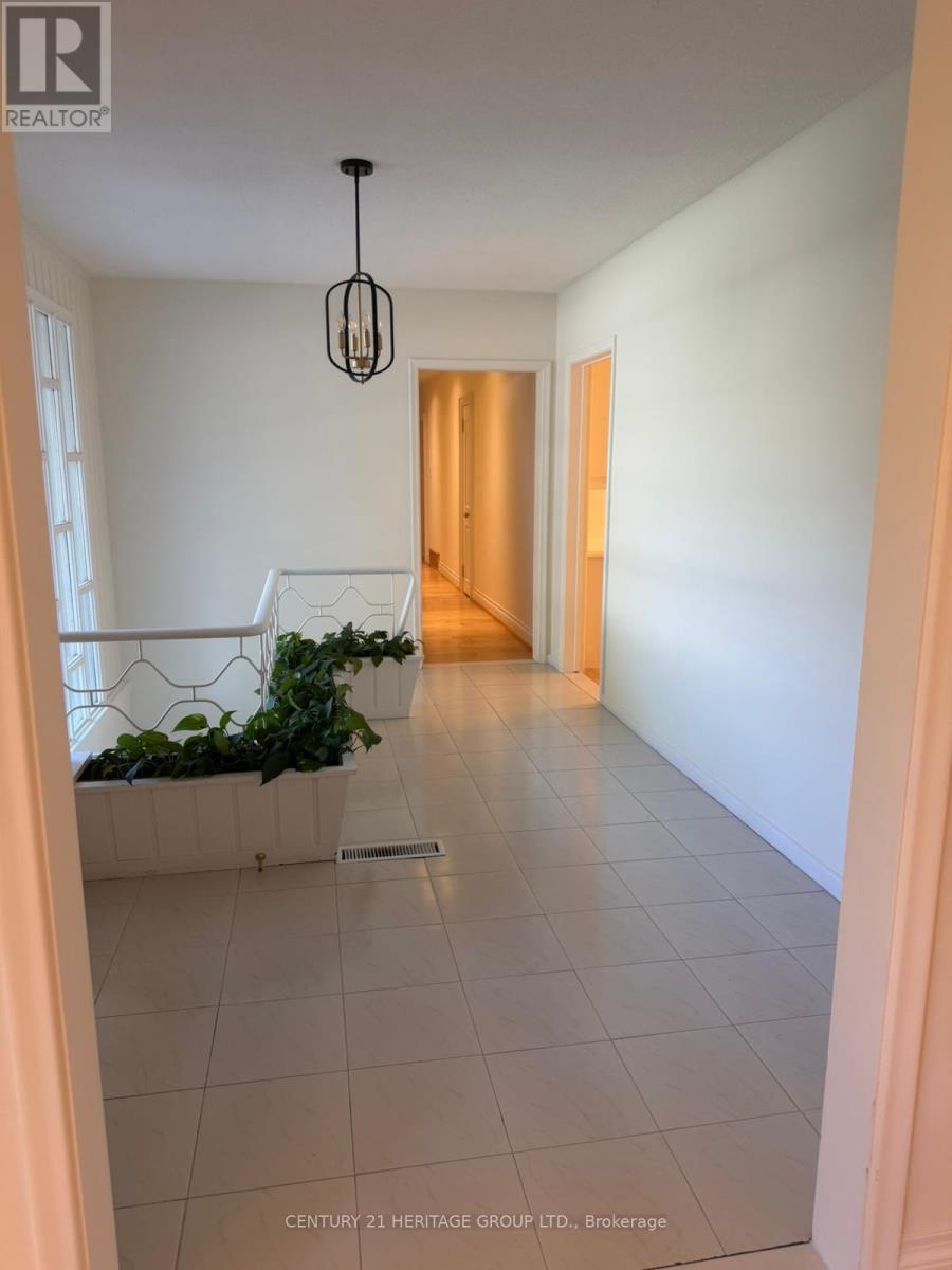 Main - 17 Hi Mount Drive, Toronto, Ontario  M2K 1X3 - Photo 14 - C13724392