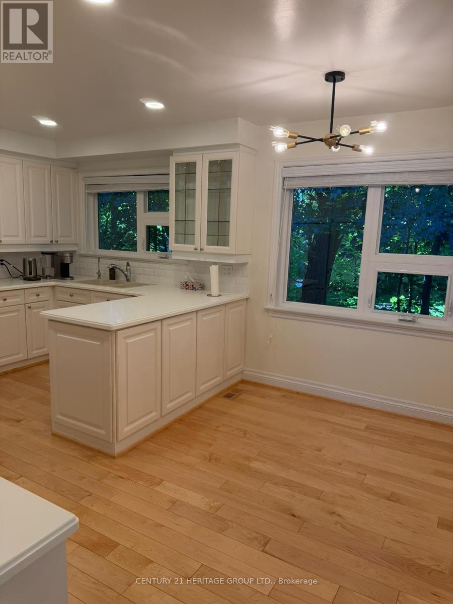 Main - 17 Hi Mount Drive, Toronto, Ontario  M2K 1X3 - Photo 4 - C13724392