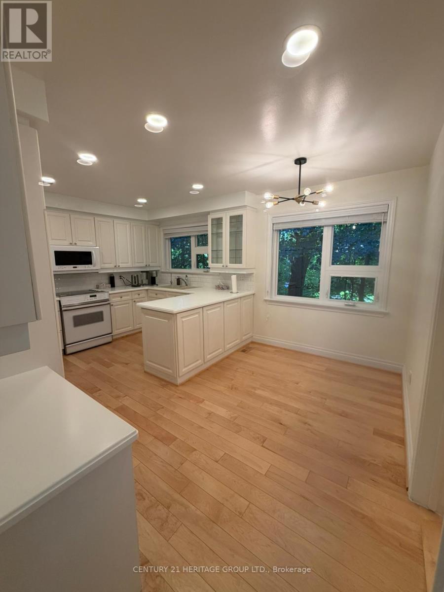 Main - 17 Hi Mount Drive, Toronto, Ontario  M2K 1X3 - Photo 3 - C13724392
