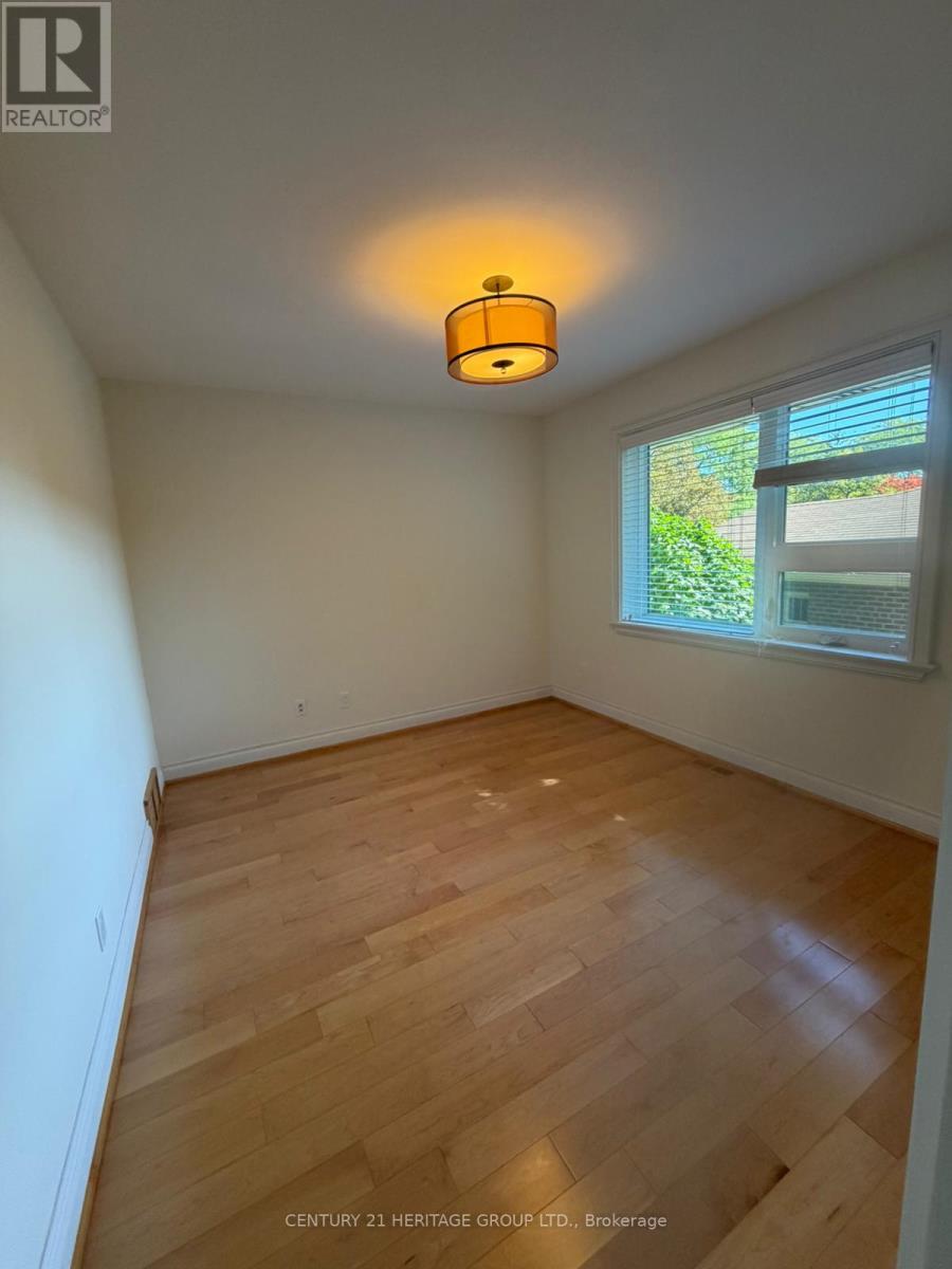 Main - 17 Hi Mount Drive, Toronto, Ontario  M2K 1X3 - Photo 6 - C13724392