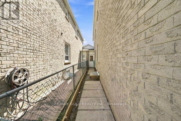 391 Assiniboine Trail, Mississauga, Ontario  L5R 2E6 - Photo 45 - W13724232